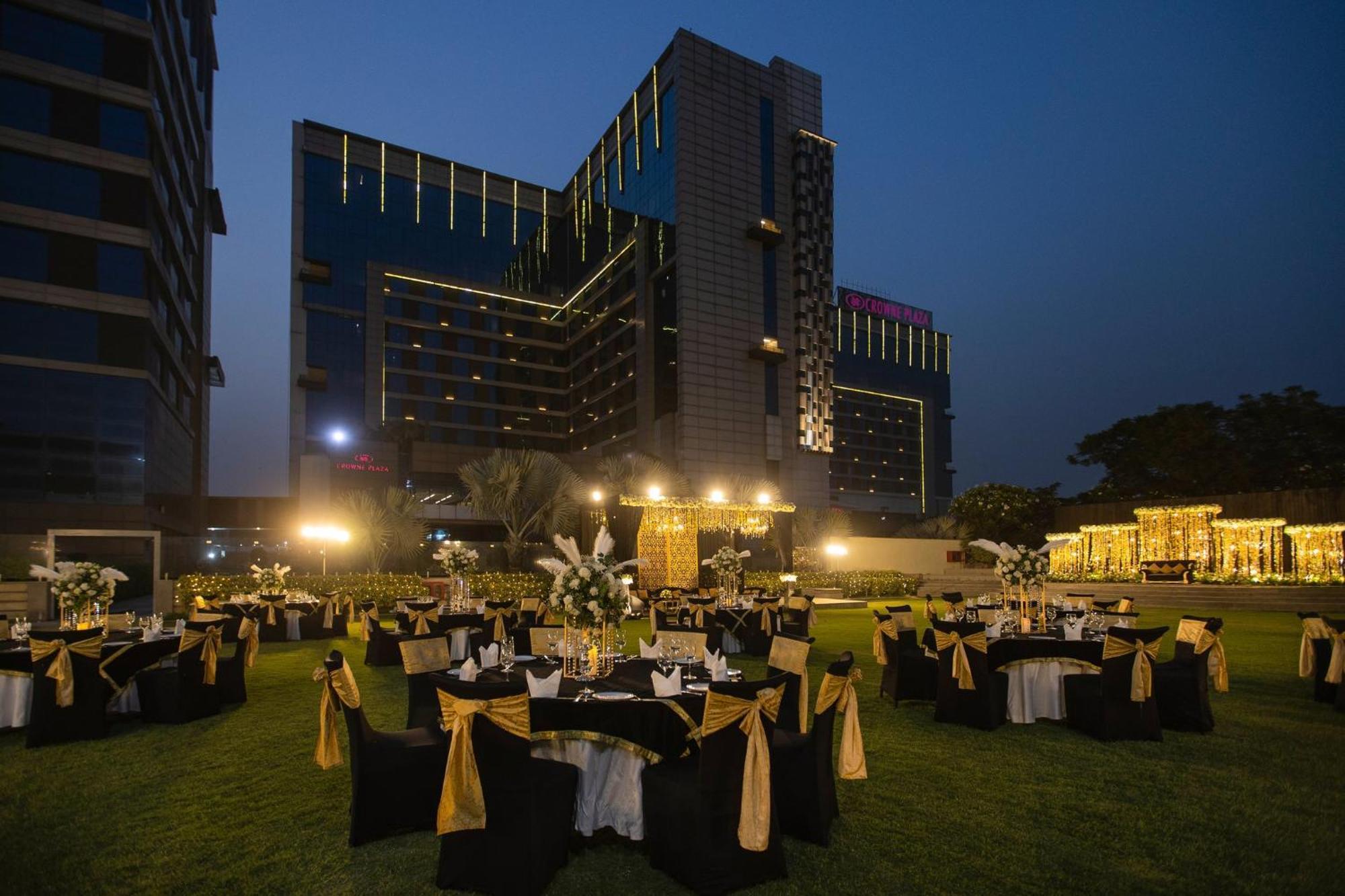 Crowne Plaza Greater Noida Hotel Esterno foto